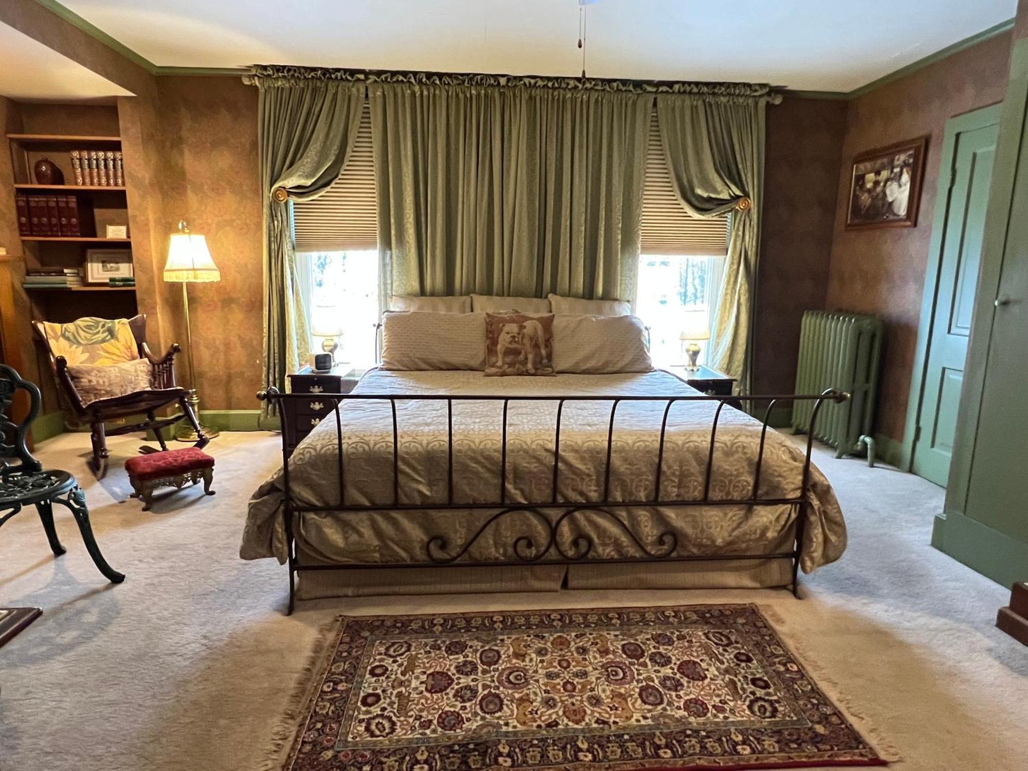 Astor House Bed & Breakfast Green Bay Exterior photo